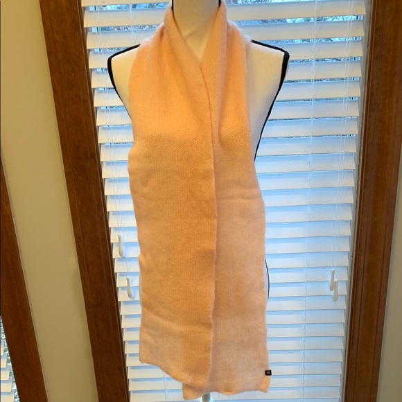 Gap Soft Pink Scarf - Picture 3 of 7